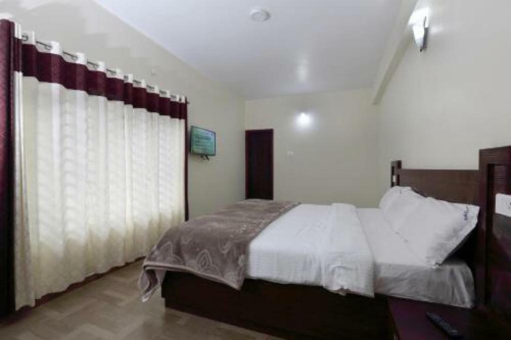 Pine Hill Suites Утакаманд Экстерьер фото